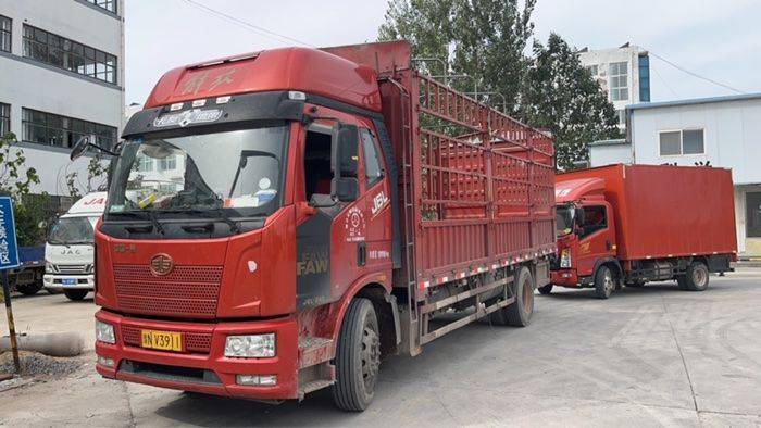 二手一汽解放 240马力 载货车