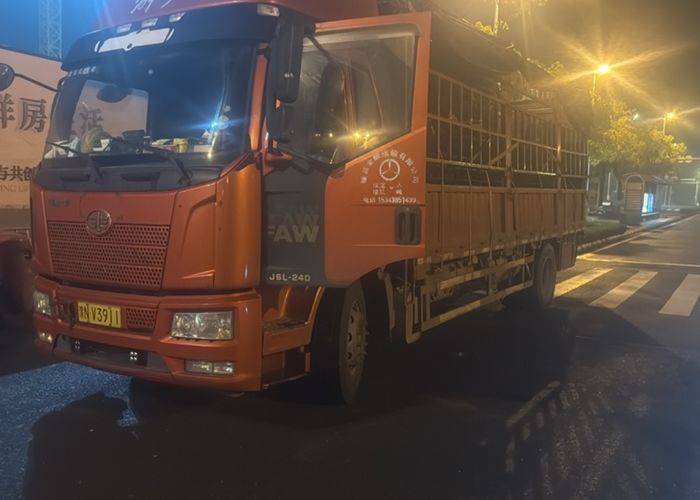 二手一汽解放 240马力 载货车