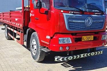 二手东风商用车 天锦VR中卡 2019款 180马力 4X2 6.25米排半栏板载货车(国五) 单桥 重庆康明斯二手载货车 黄牌图片