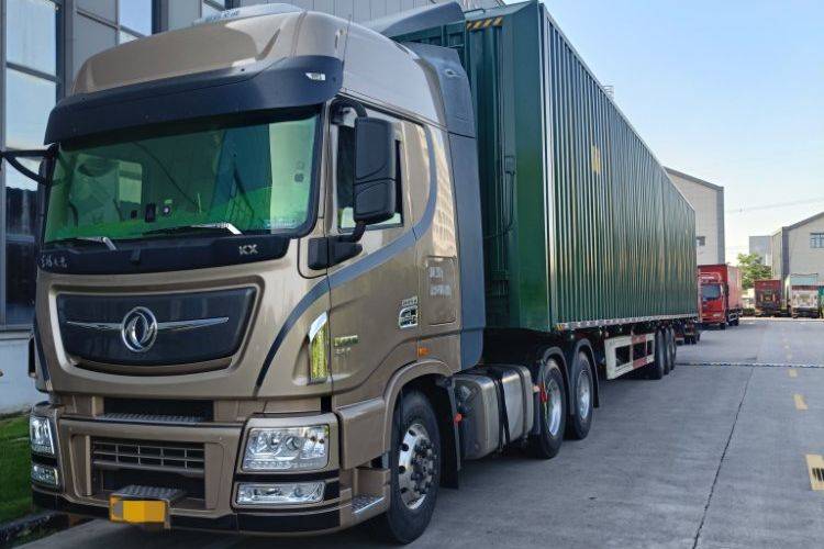 二手东风商用车 560马力 牵引车