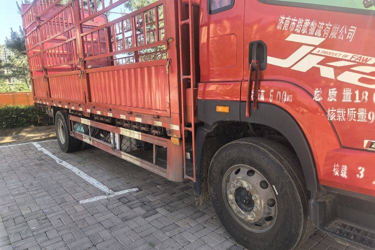 二手一汽解放轻卡 240马力 载货车