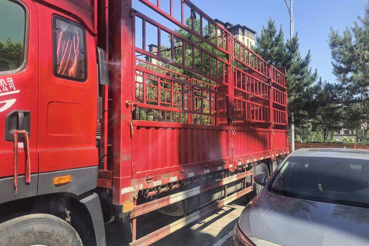 二手一汽解放轻卡 240马力 载货车