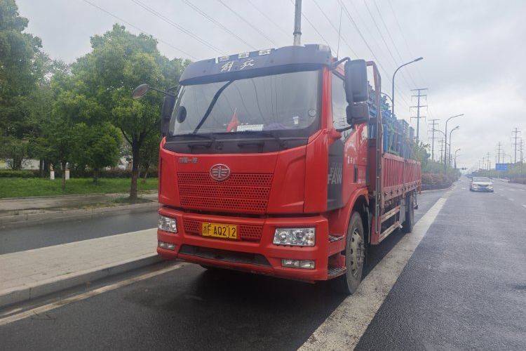 二手一汽解放 220马力 载货车