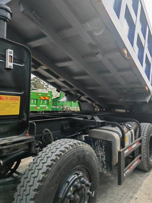 福田瑞沃 240马力 自卸车