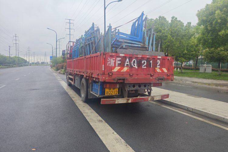 二手一汽解放 220马力 载货车