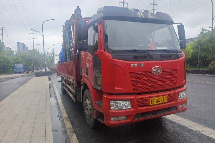 二手一汽解放 220马力 载货车