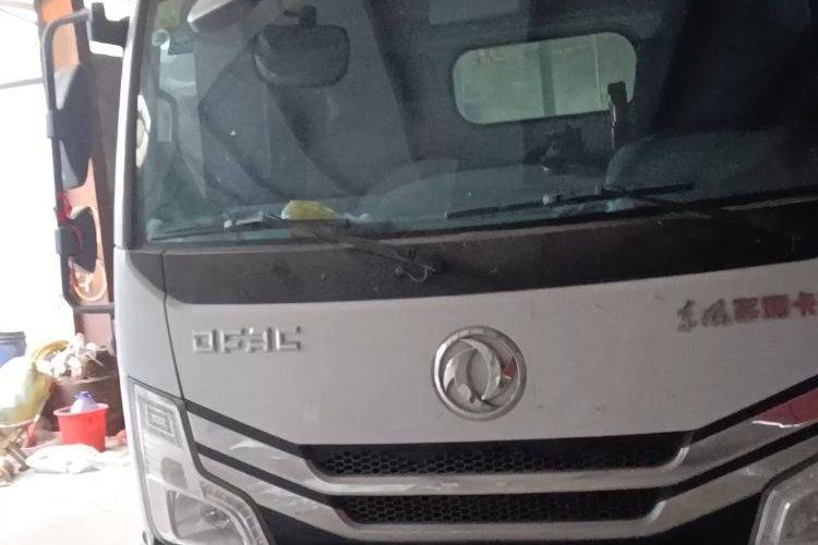 东风多利卡 136马力 载货车