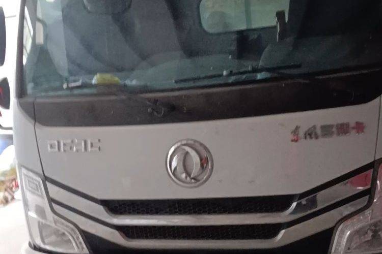 东风多利卡 136马力 载货车