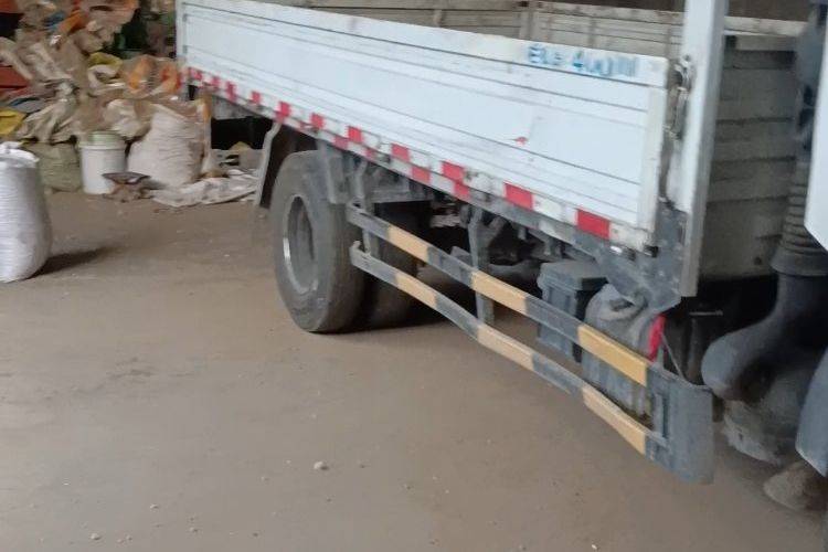 东风多利卡 136马力 载货车