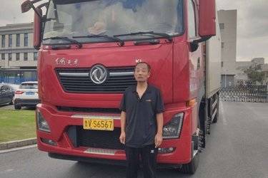 二手东风商用车 天龙KL重卡 舒适版 465马力 8X4 9.6米厢式载货车(国六) 前四后八 雷诺二手载货车 黄牌图片