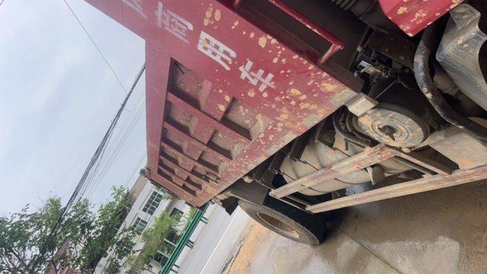 二手东风新疆 180马力 自卸车