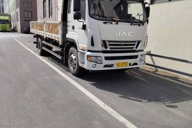 二手江淮 德沃斯V9 220马力 4X2 6.78米栏板载货车(国六) 单桥 安徽康明斯二手载货车 黄牌图片