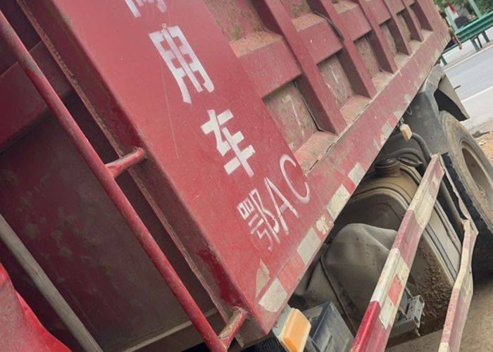 二手东风新疆 180马力 自卸车
