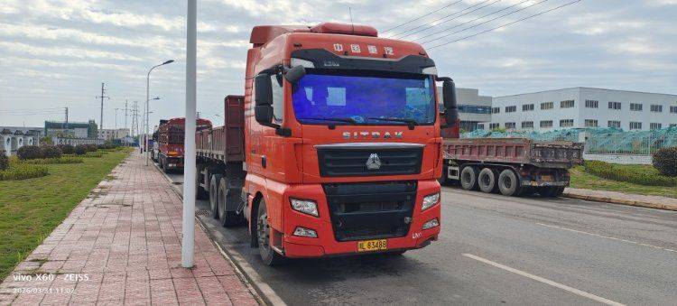 二手重汽汕德卡 440马力 牵引车