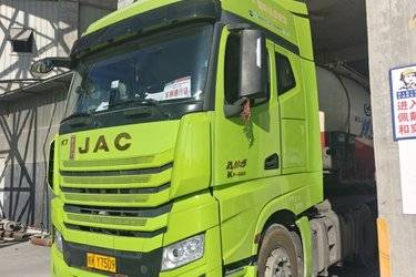 二手江淮 格尔发K7重卡 560马力 6X4 AMT自动挡牵引车(国六) 双驱 东风康明斯二手牵引车 黄牌图片