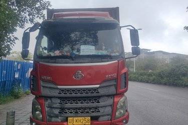 二手东风柳汽 新乘龙M3中卡 200马力 4X2 载货车底盘(国六) 单桥 玉柴二手载货车