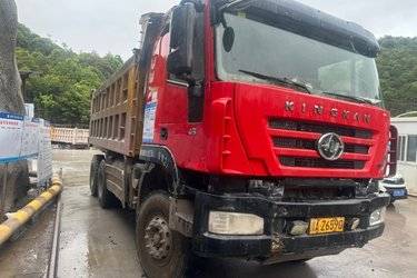 二手上汽红岩 新金刚M500 重载版 350马力 6X4 5.8米自卸车(国五) 后八轮 上柴二手自卸车 黄牌图片