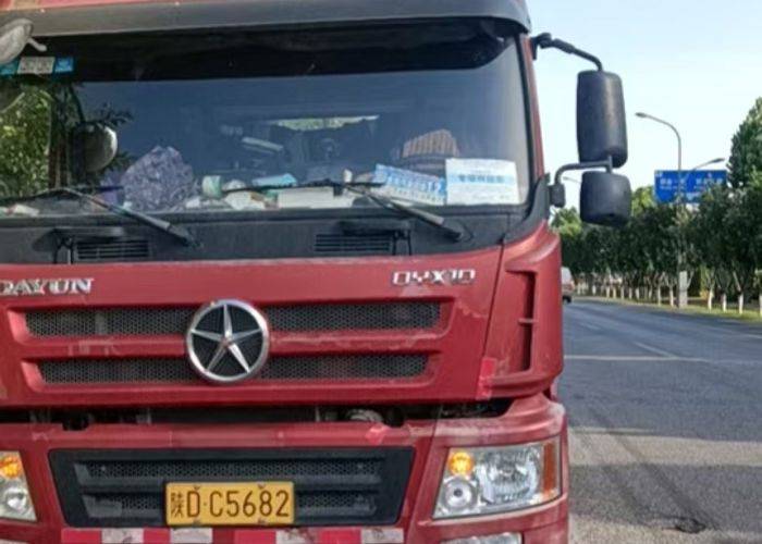 二手大运重卡 350马力 载货车