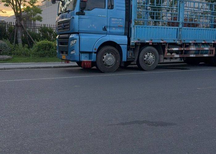 二手重汽汕德卡 480马力 载货车