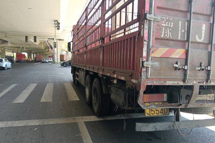 三一集团 430马力 载货车