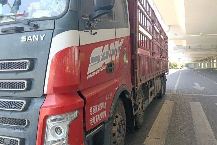 三一集团 430马力 载货车