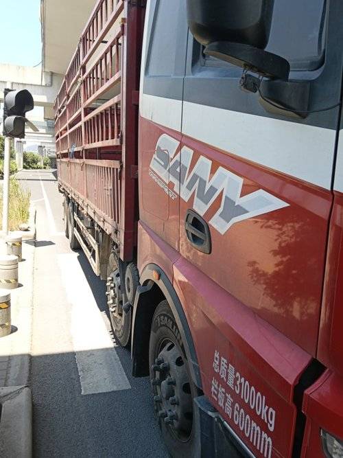 三一集团 430马力 载货车