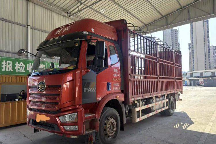 二手一汽解放 260马力 载货车