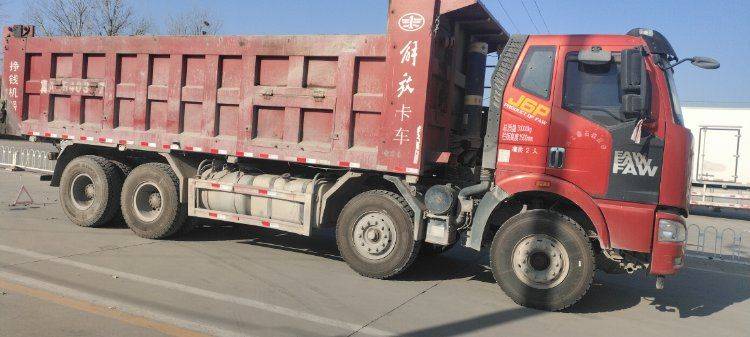 二手一汽解放 320马力 自卸车