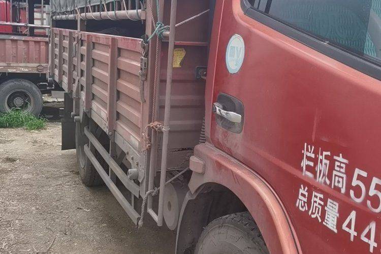 二手东风多利卡 130马力 载货车