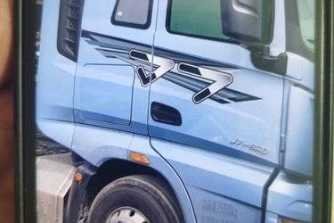 二手一汽解放 J7重卡 领航版 660马力 6X4 LNG自动档牵引车(液缓)(国六) 双驱 康明斯二手牵引车 黄牌图片