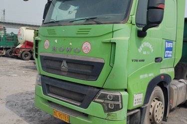 二手中国重汽 HOWO T7H重卡 440马力 6X4牵引车(12挡)(国五) 双驱 潍柴二手牵引车 黄牌
