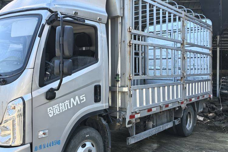 二手福田时代领航 152马力 载货车