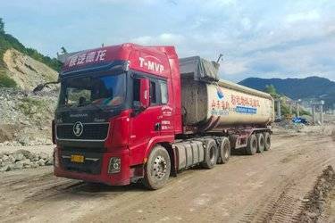 二手陕汽重卡 德龙X5000 超值版 480马力 6X4 牵引车(国六) 双驱 上汽大通二手牵引车 黄牌图片
