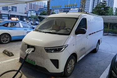 二手五菱 扬光 舒适型 2024款 2.9T 2座 4.985米纯电动封闭货车41.9kWh  二手电动卡车电动封闭厢货图片