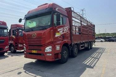 二手青岛解放 JH6重卡 460马力 8X4 9.4米仓栅式载货车(速比4.111)(国五) 前四后八 潍柴二手载货车 黄牌
