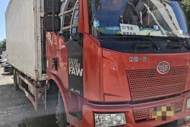 二手一汽解放 J6L重卡 180马力 4X2 7.6米翼开启厢式载货车(国五) 单桥 一汽解放二手载货车 黄牌图片
