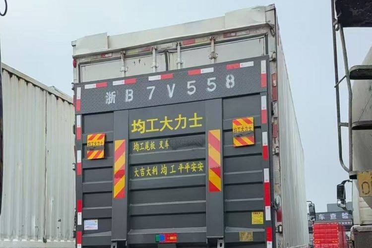 二手东风新疆 245马力 载货车
