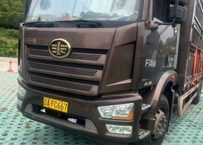 二手一汽解放 260马力 载货车