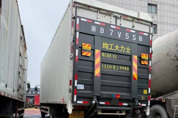 二手东风新疆 245马力 载货车