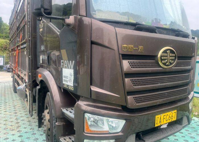 二手一汽解放 260马力 载货车