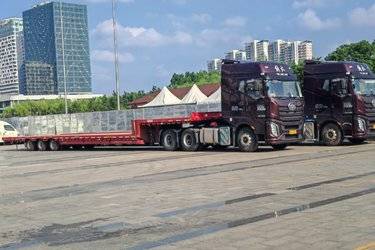 二手一汽解放 J6V重卡 520马力 6X4 AMT自动挡牵引车(国六) 双驱 锡柴二手牵引车 黄牌图片