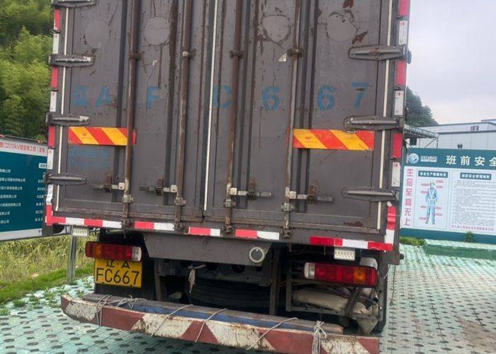 二手一汽解放 260马力 载货车