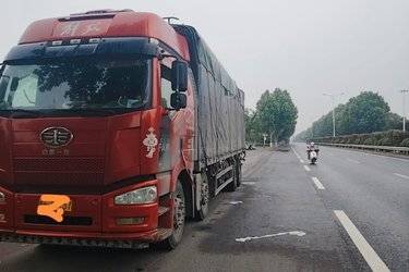 二手一汽解放 J6P重卡 350马力 8X4 9.5米仓栅式载货车(国五) 前四后八 锡柴二手载货车 黄牌
