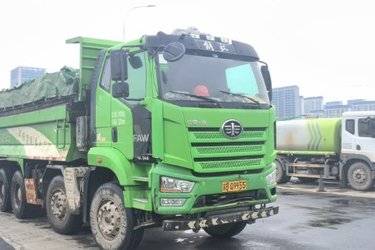 二手一汽解放 J6L重卡 350马力 8X4 5.6米自卸车(国六) 前四后八 锡柴二手自卸车 黄牌