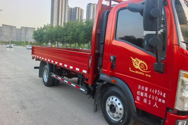 重汽HOWO轻卡 130马力 载货车