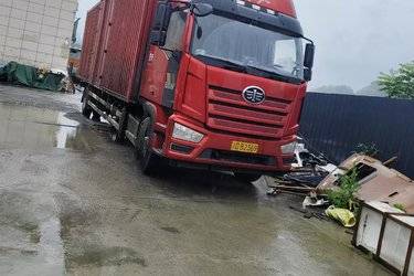 二手一汽解放 J6L中卡 经典版 240马力 4X2 9.7米厢式载货车(国六) 单桥 一汽解放二手载货车 黄牌图片
