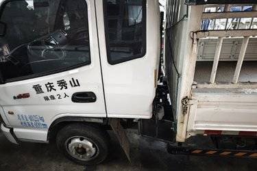 二手东风 小霸王W17 102马力 4X2 3.3米自卸车(国五) 单桥 东风二手自卸车 蓝牌