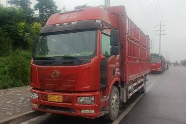 二手一汽解放 J6L中卡 2019款 240马力 4X2 6.75米仓栅式载货车(国五) 单桥 大柴二手载货车 黄牌图片