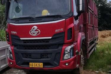 二手东风柳汽 乘龙H5 270马力 4X2 6.8米仓栅式载货车(国六) 单桥 玉柴二手载货车 黄牌图片