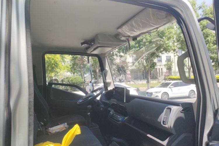 上汽轻卡(原上汽跃进) 140马力 载货车